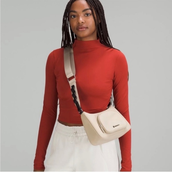 Trench Lululemon crossbody with nano pouch (sold out) - Picture 6 of 6